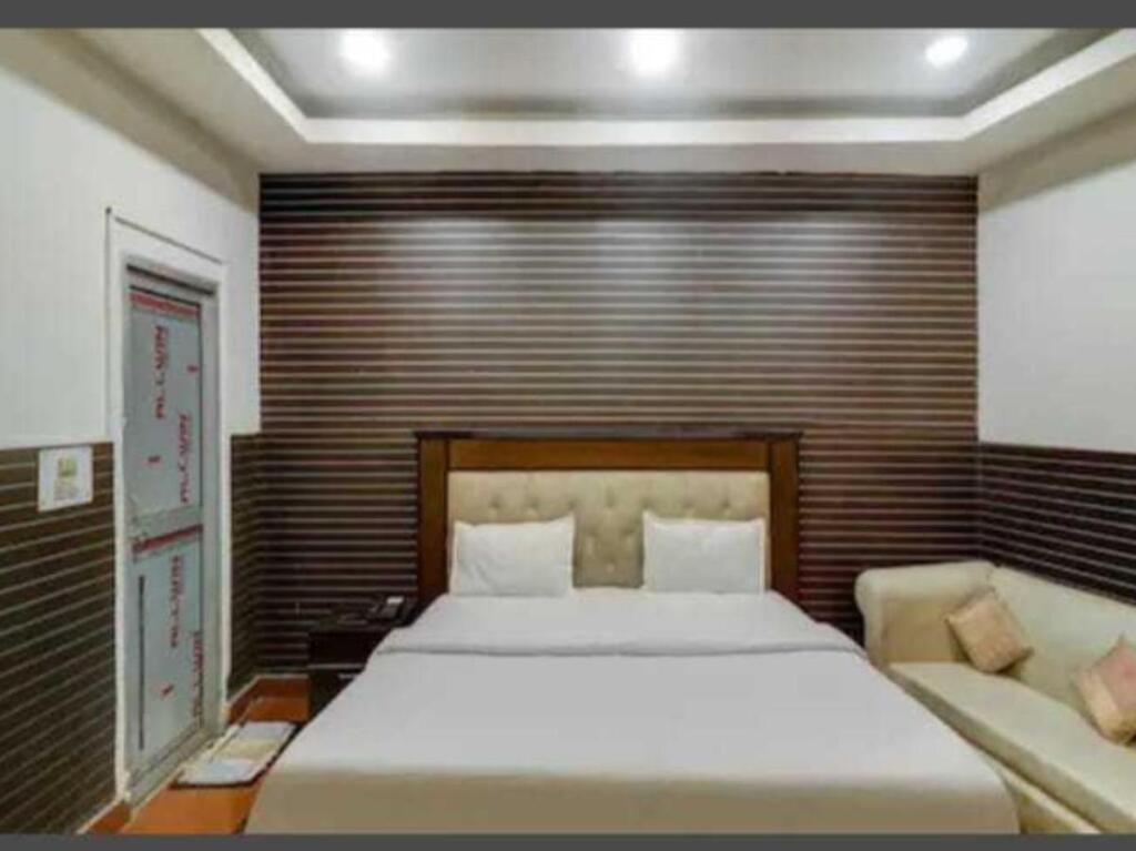 Чандигарх: OYO 93694 Hotel New Royal Plaza
