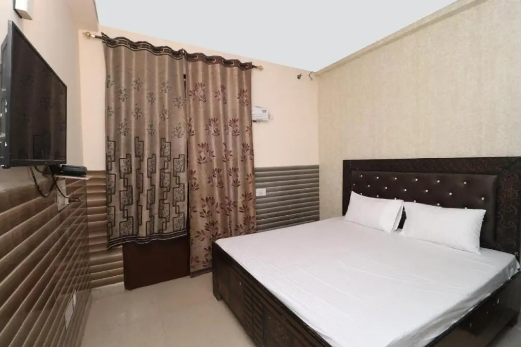 Oyo Flagship 701061 Hotel Arya — фото 1