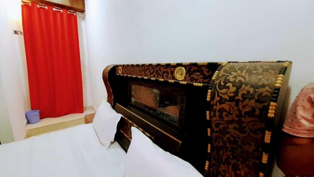 Канпур: Oyo 700700 Rajeswari Continental