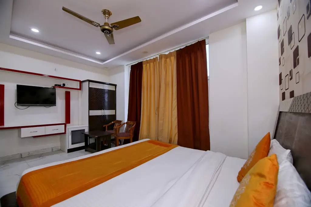 Нойда: OYO 8764 Hotel Green View Palace