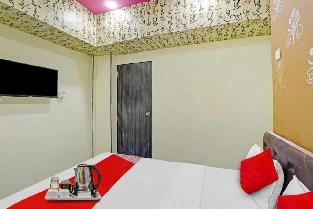 Сурат: Oyo Flagship 701114 Rd Hotel