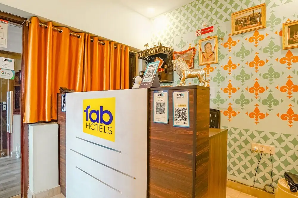 Лакхнау: Fabexpress Shree Karuna