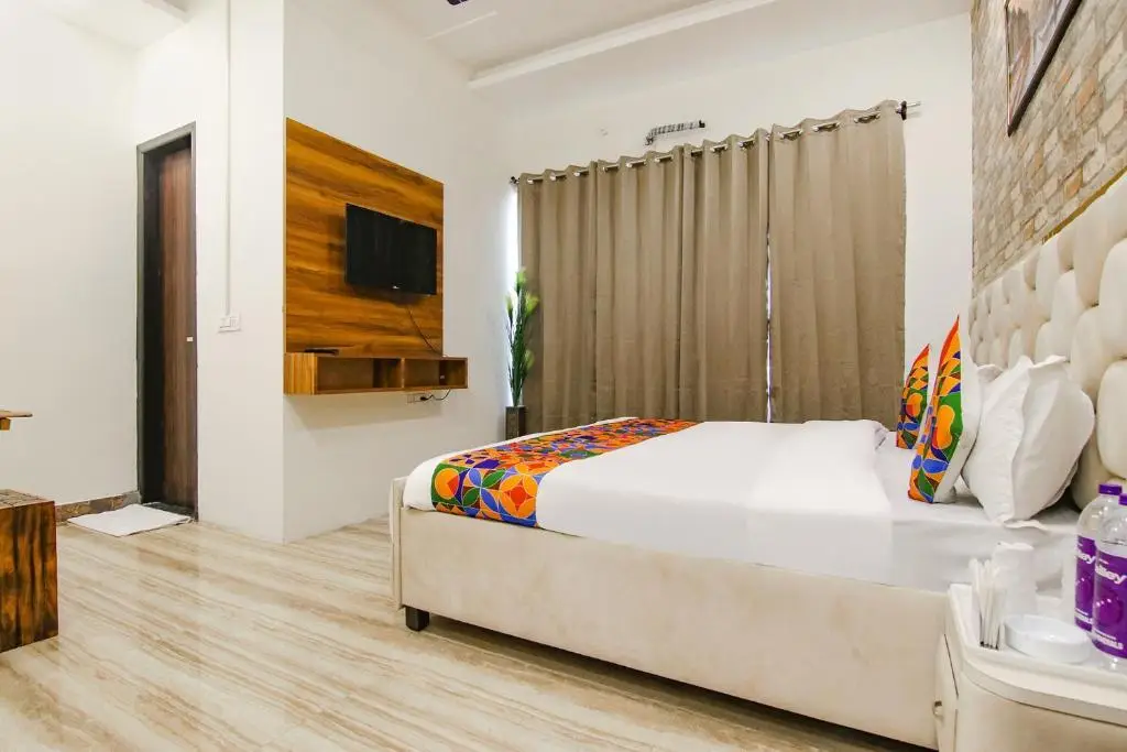 Лудхиана: FabHotel Sky Lark Farm
