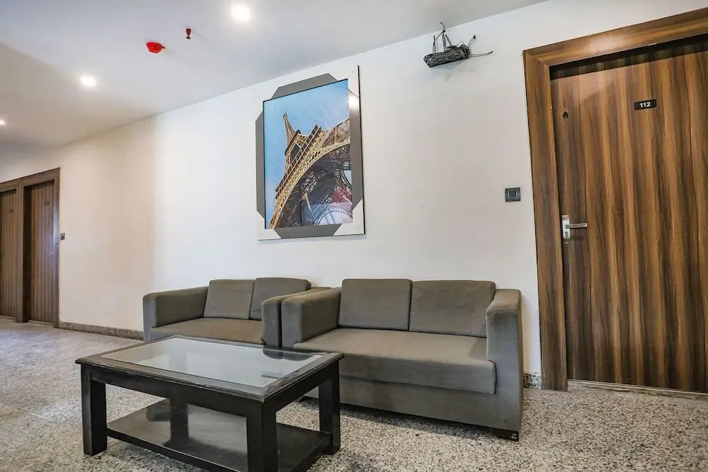 Нойда: Fabhotel F9 Sector 58