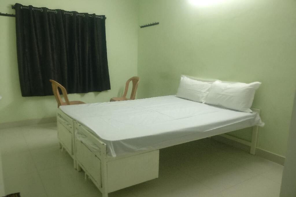 SPOT ON HYD1665 Reddy's Accomodation Service — фото 1