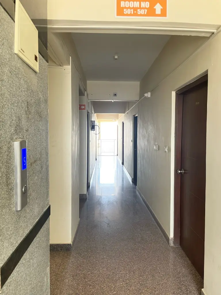 Бангалор: Maybaach Hotel