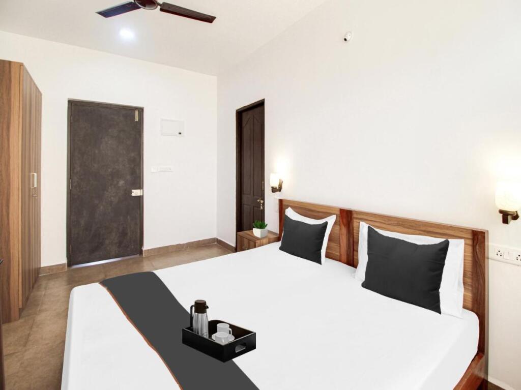 Бенаулим: Capital O 93039 Holiday Suites Benaulim Goa