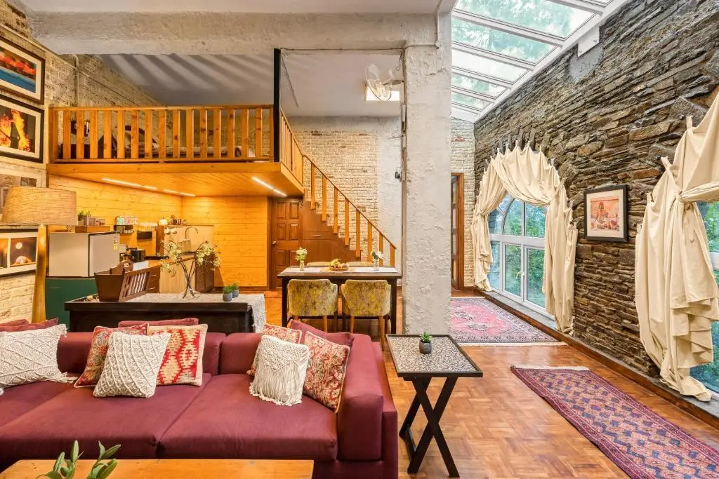 Куфри: Saffronstays Ekam Walnut Suite, Chail