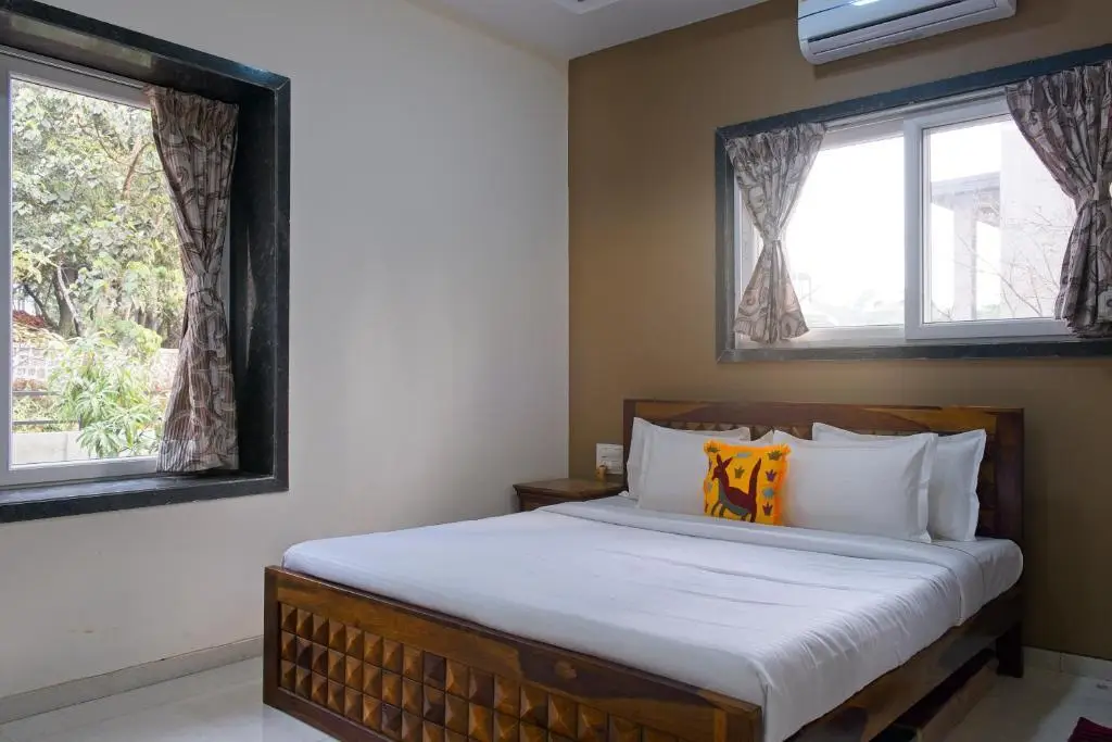 Лонавала: SaffronStays The Fusion, Lonavala - pool villa with hip interiors and indoor games