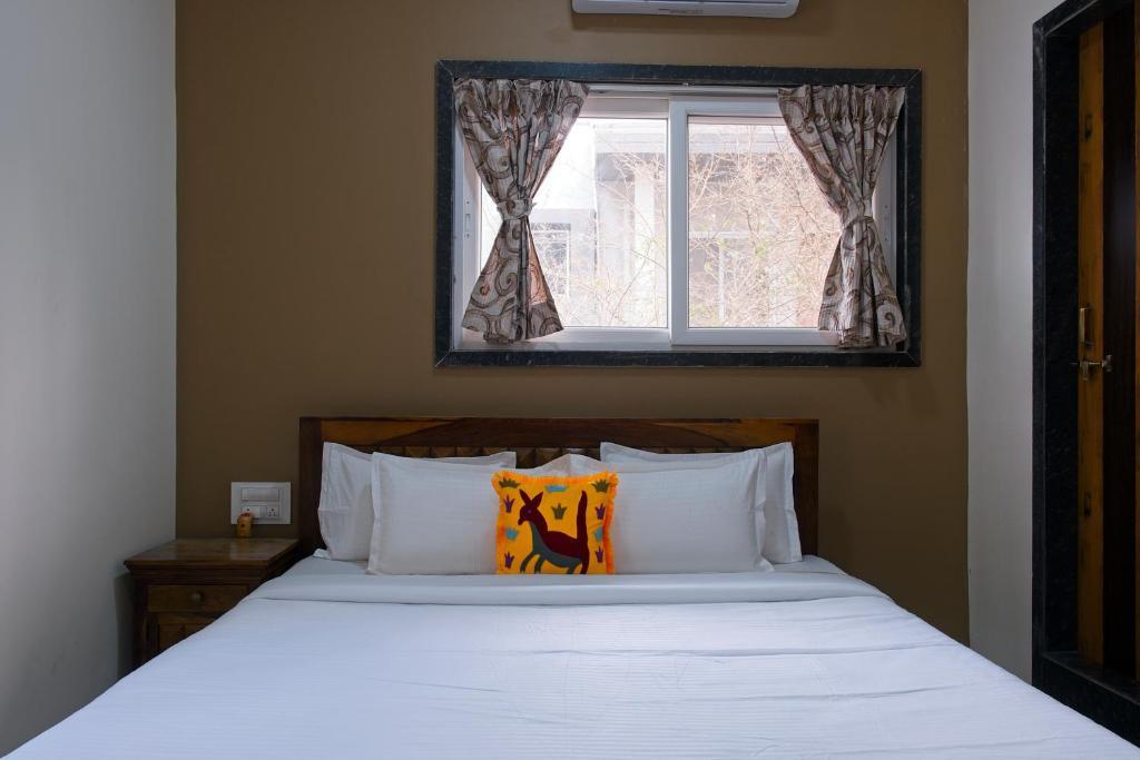 Лонавала: SaffronStays The Fusion, Lonavala - pool villa with hip interiors and indoor games