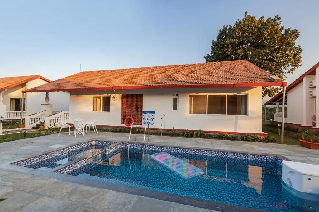 Хандала: SaffronStays Mariposa by the River Montana, Karjat