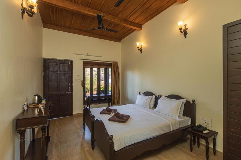 Даполи: SaffronStays Athaang, Dapoli