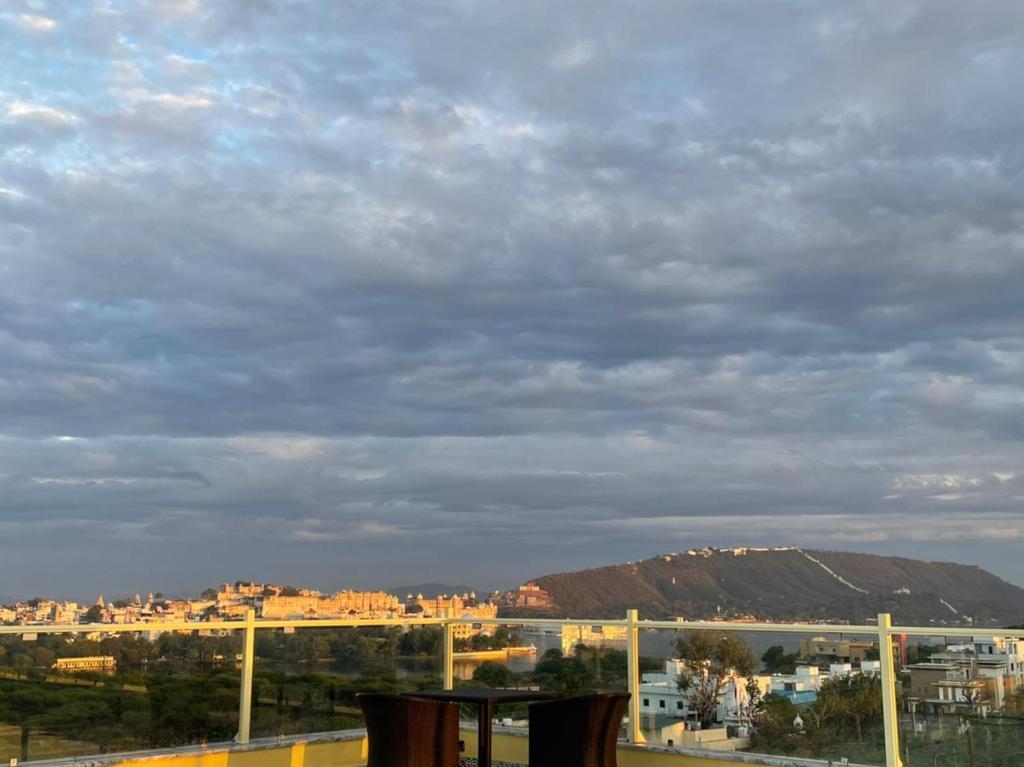 The Chronicles - Near the Lake Pichola Udaipur — фото 1