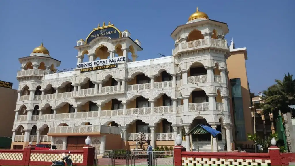 NRS Royal Palace — фото 1