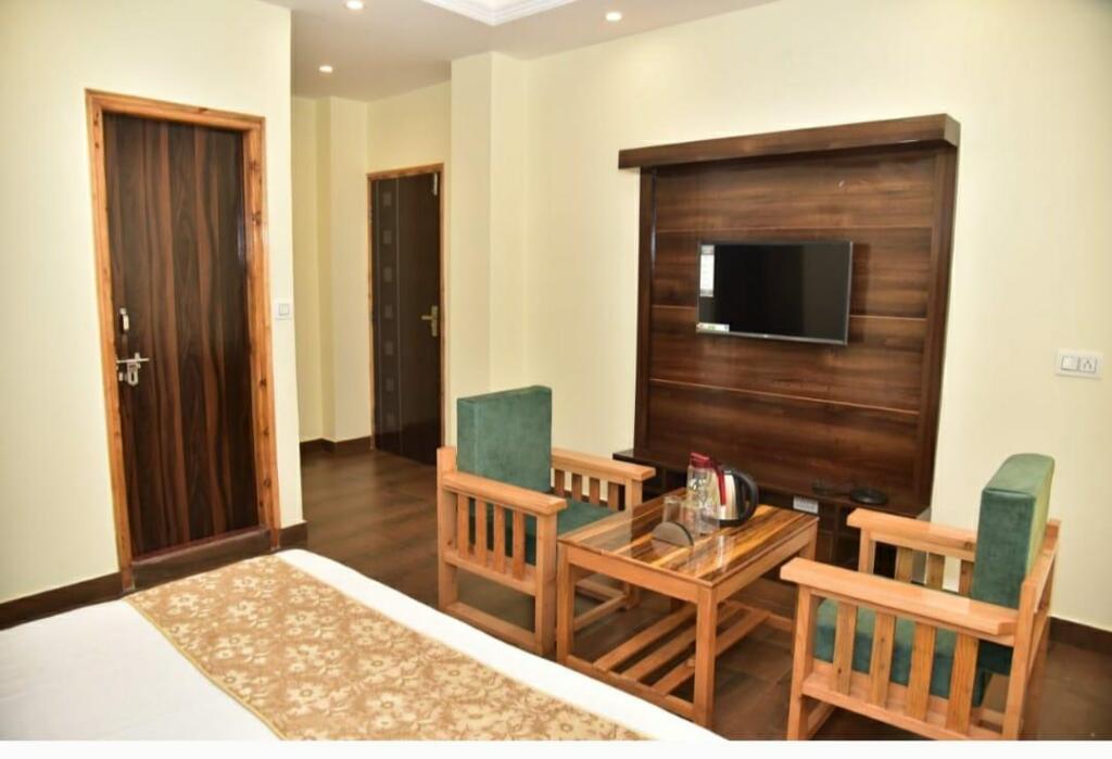 Шимла: Royal Cedar BnB