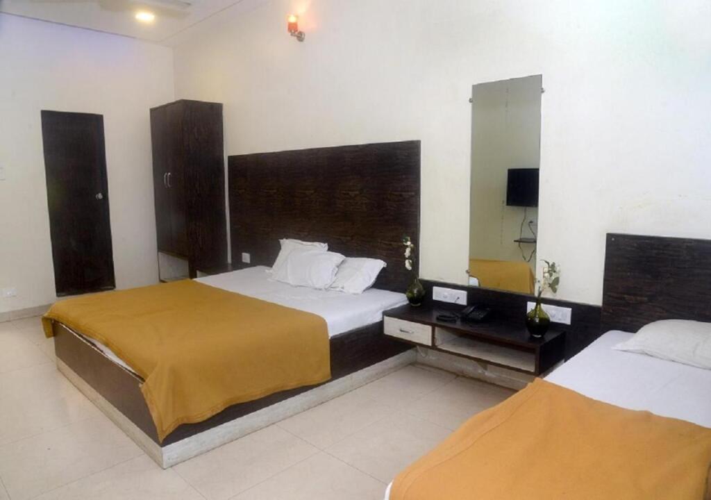 Пуна: Hotel Radhika Pune