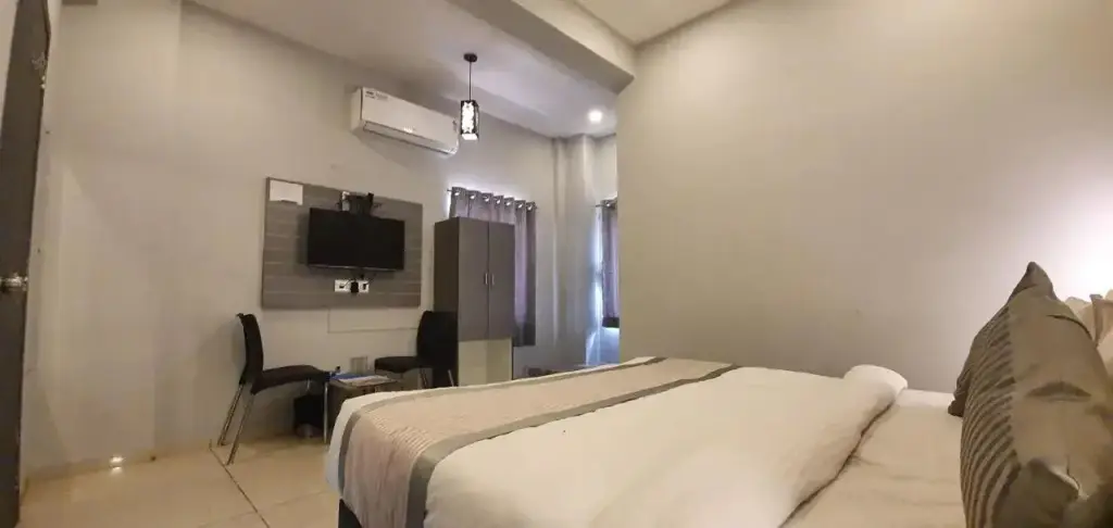 Раджкот: Nova Hotel New Crossroad
