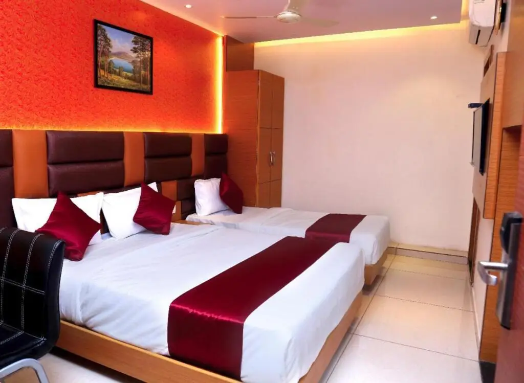 Тхане: Hotel Dwarka Residency