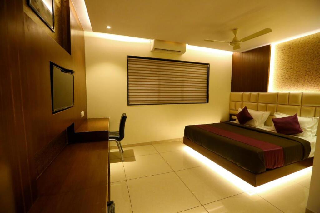 Тхане: Hotel Dwarka Residency