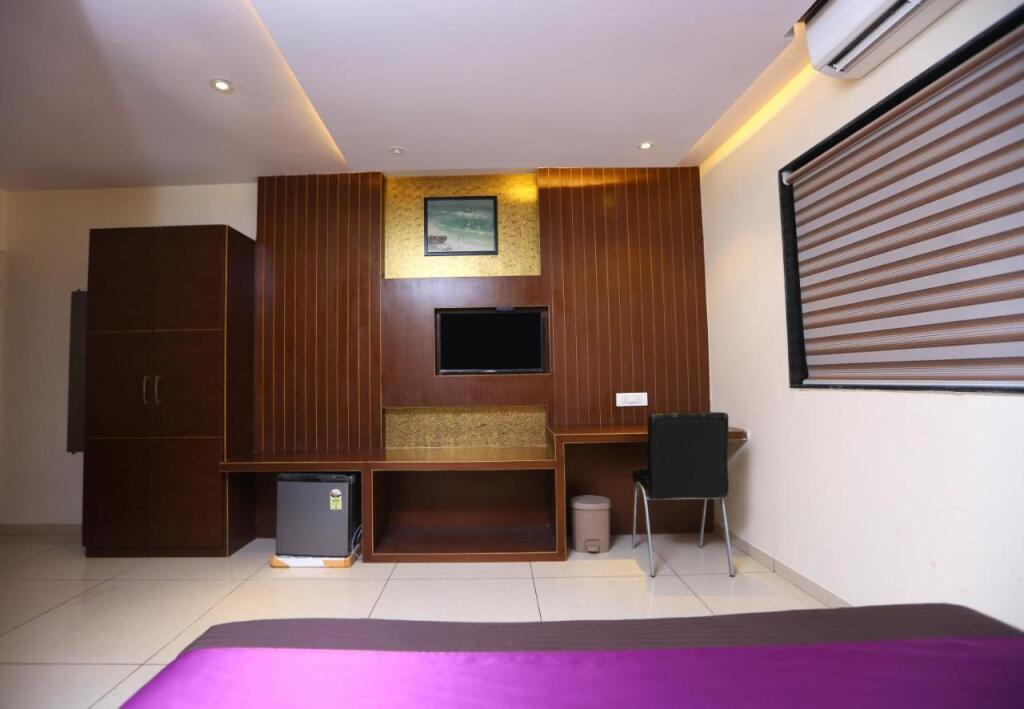 Тхане: Hotel Dwarka Residency