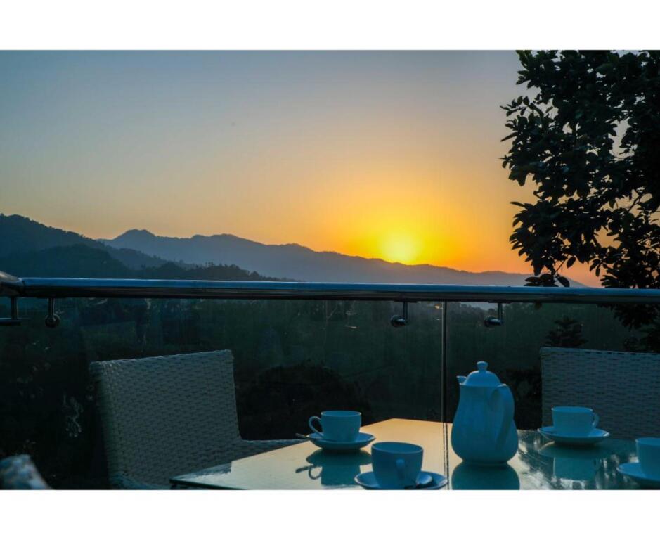 Чопра Лагга Умрейла: The First View Resort Lansdowne