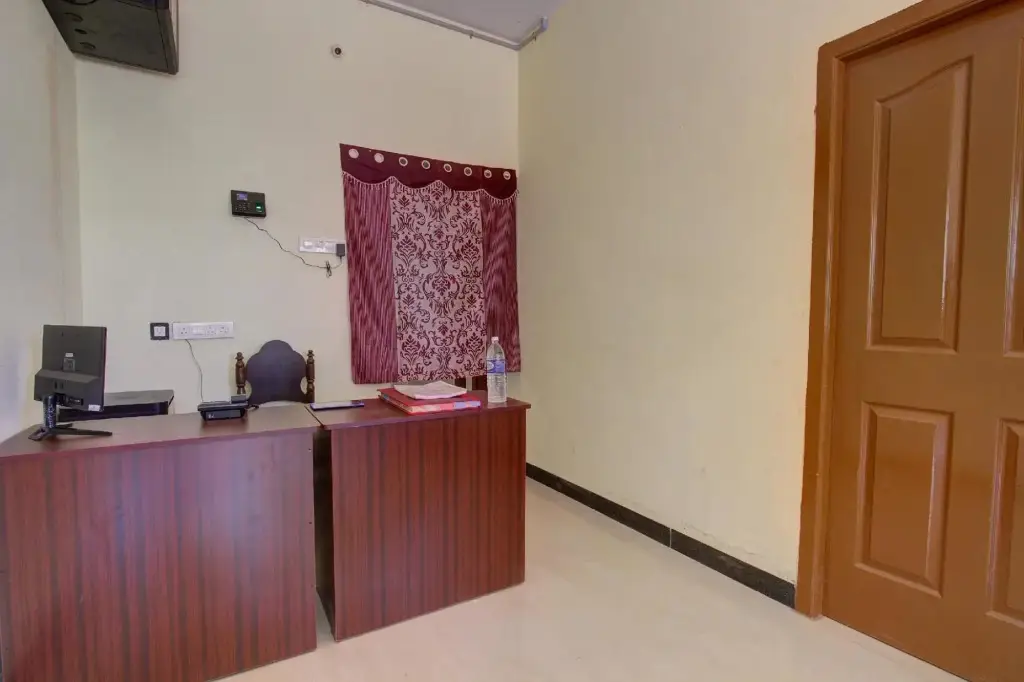 Сурат: Collection O85637 Hotel Krishna Inn - Ii