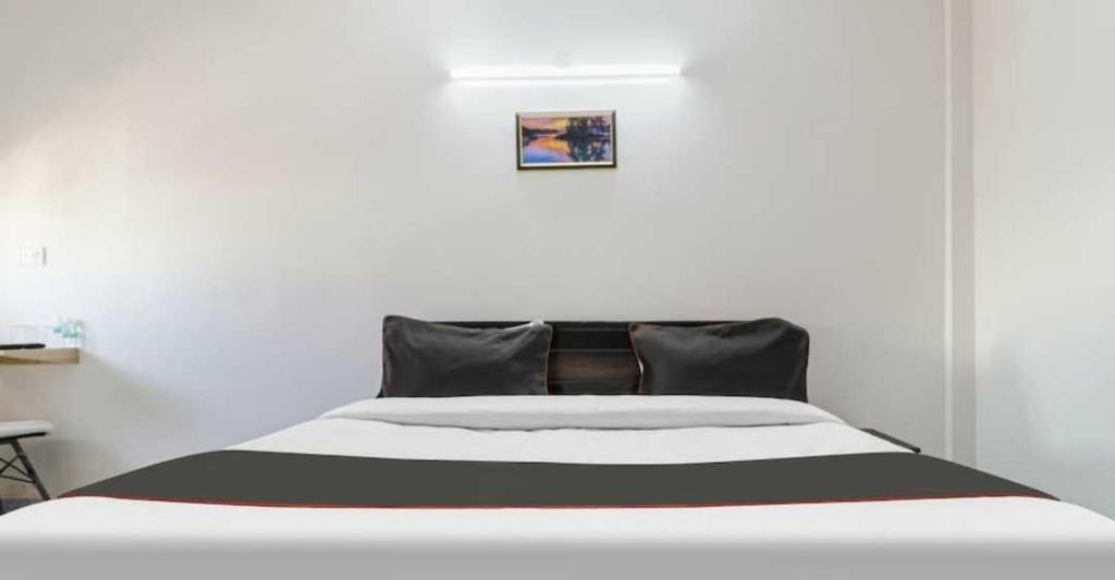 Нью-Дели: POP 92556 Hotel Shubham
