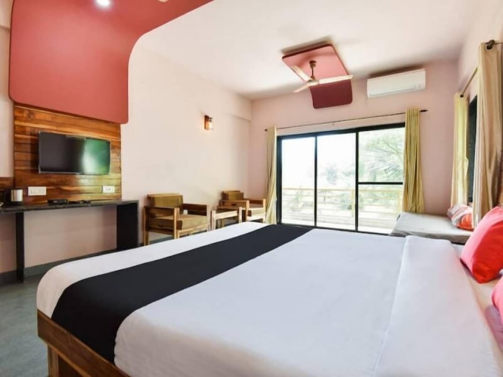 Даполи: Laguna Beach Resort Murud