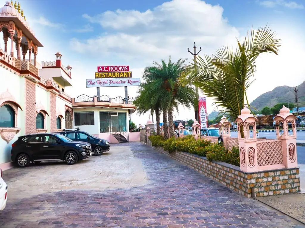 Hotal Paradise Palace Inn (Highway Hotel) — фото 1