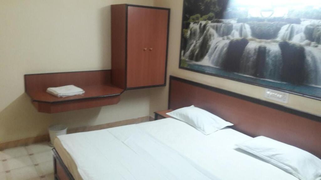Путтапартхи: Hotel Chaithanya International