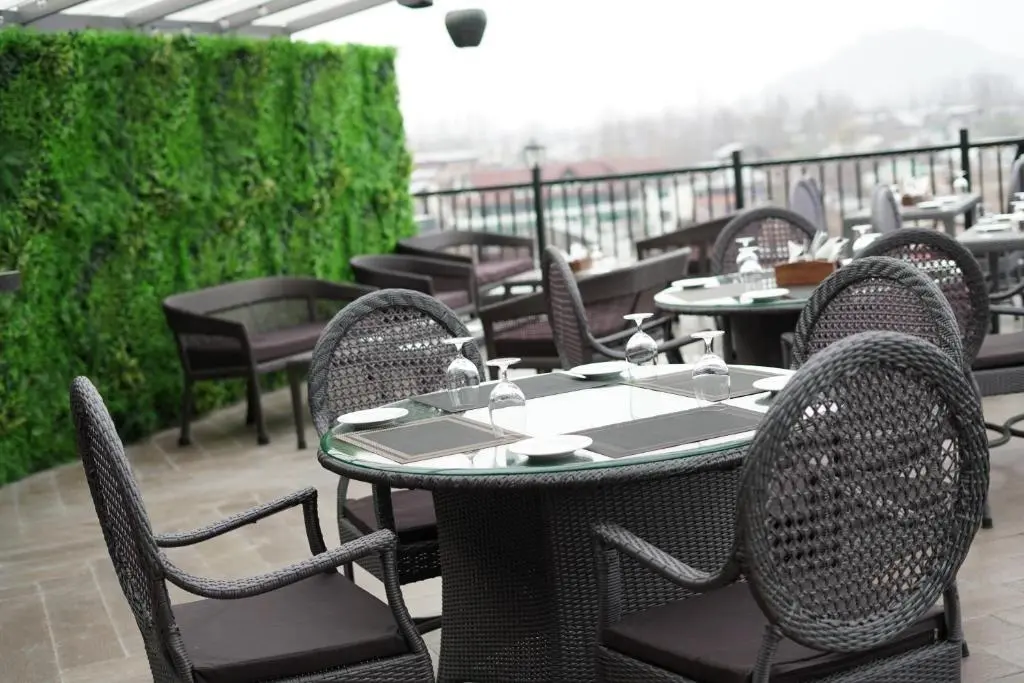Шринагар: The Vintage Srinagar At Dal Lake