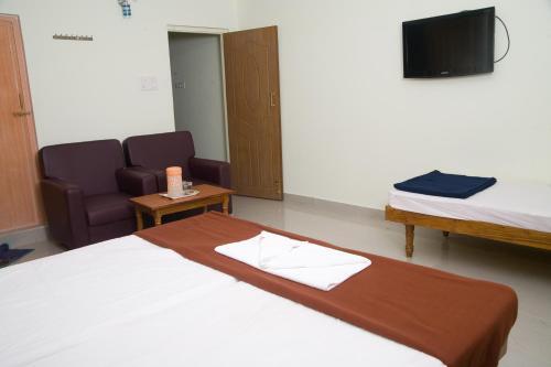 Тирупати: VIHAS INN (pvr residency)