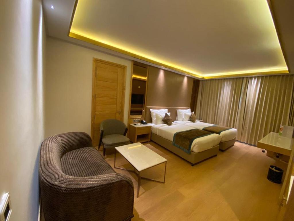 Лудхиана: NIRVANA Luxury Hotel l Ludhiana