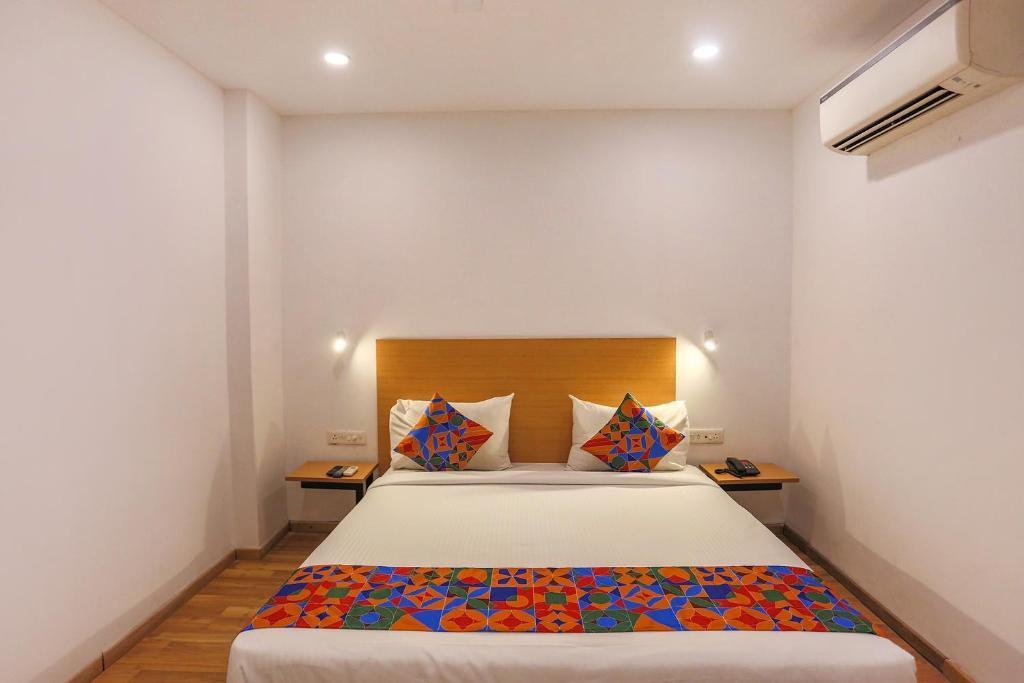 Нью-Дели: Capital O 86232 F9 Hotel