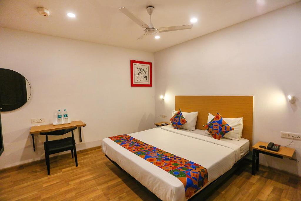 Нью-Дели: Capital O 86232 F9 Hotel