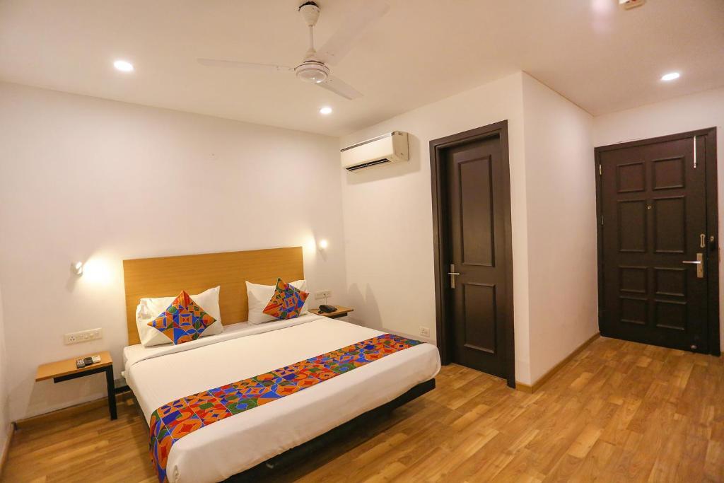 Нью-Дели: Capital O 86232 F9 Hotel