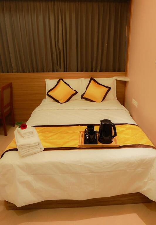 Payyanur: Hotel Emirates