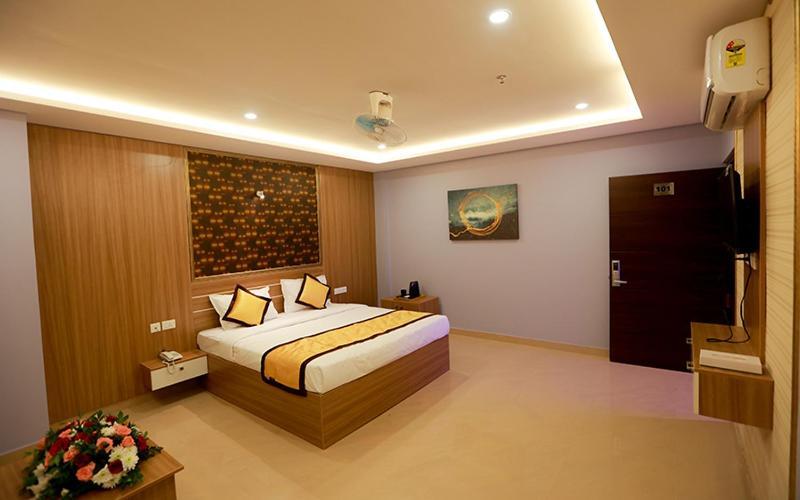 Payyanur: Hotel Emirates