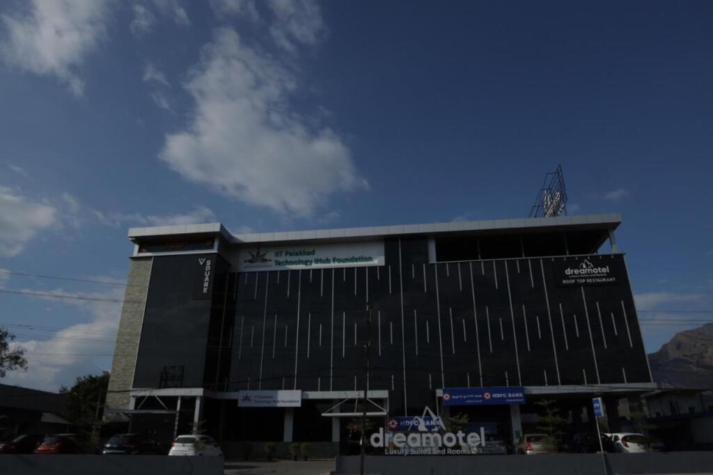 Dreamotel Luxury Suits And Rooms — фото 1