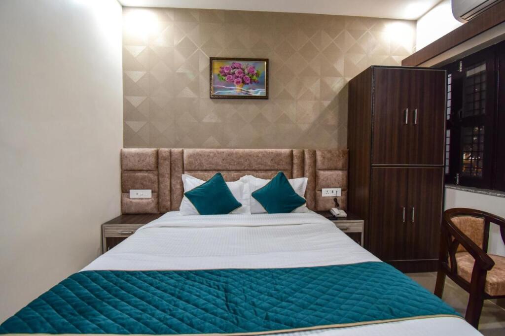 Праяградж: Advantage Inn