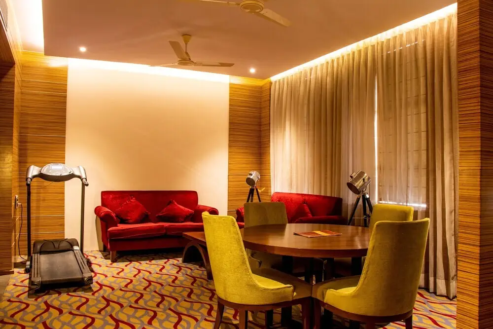 Рева: Hotel Landmark