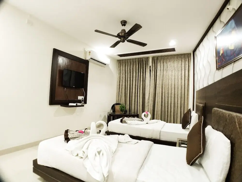 Рева: Hotel Landmark Residency
