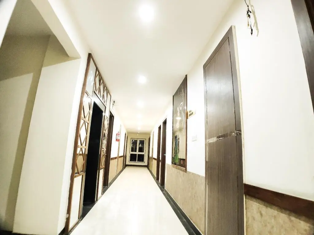 Рева: Hotel Landmark Residency
