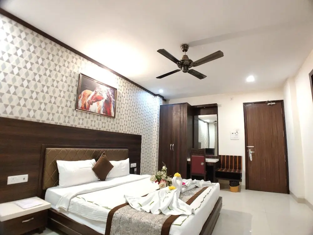 Рева: Hotel Landmark Residency