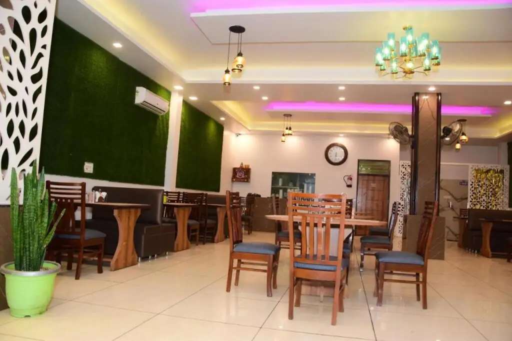 Rohtak: Udiksh Hotel and Restaurants