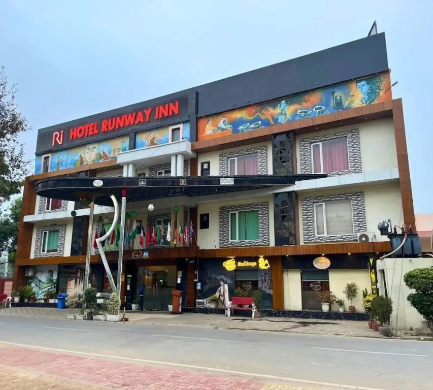 Hotel Runway Inn — фото 1