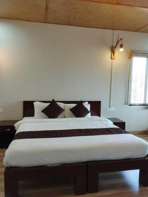 Шиллонг: La Nicholas Dei Da Kine Resort