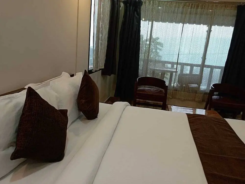 Шиллонг: La Nicholas Dei Da Kine Resort