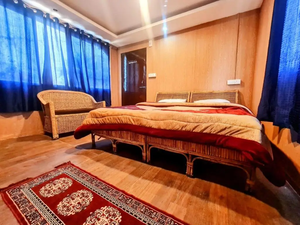 Техри: The Kanatal Arbour