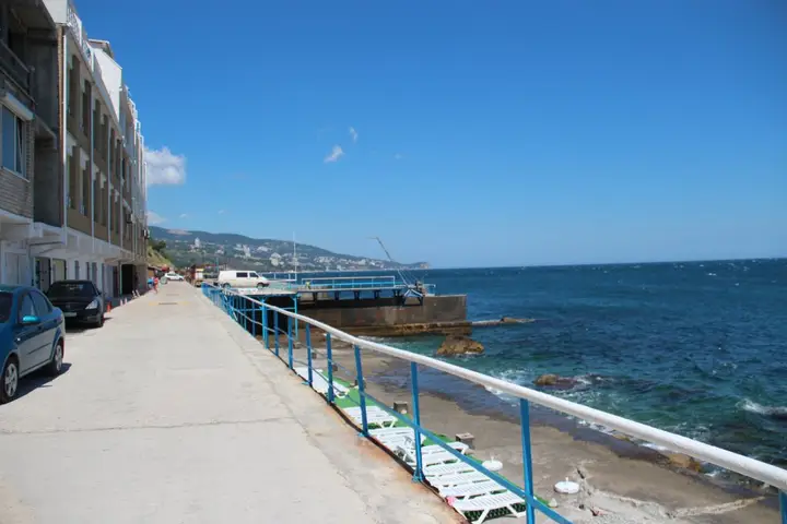 Алупка: Апартаменты Берег 1